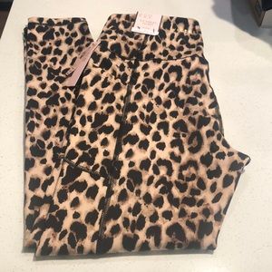 Victoria Secret 7/8 softest legging with pockets.